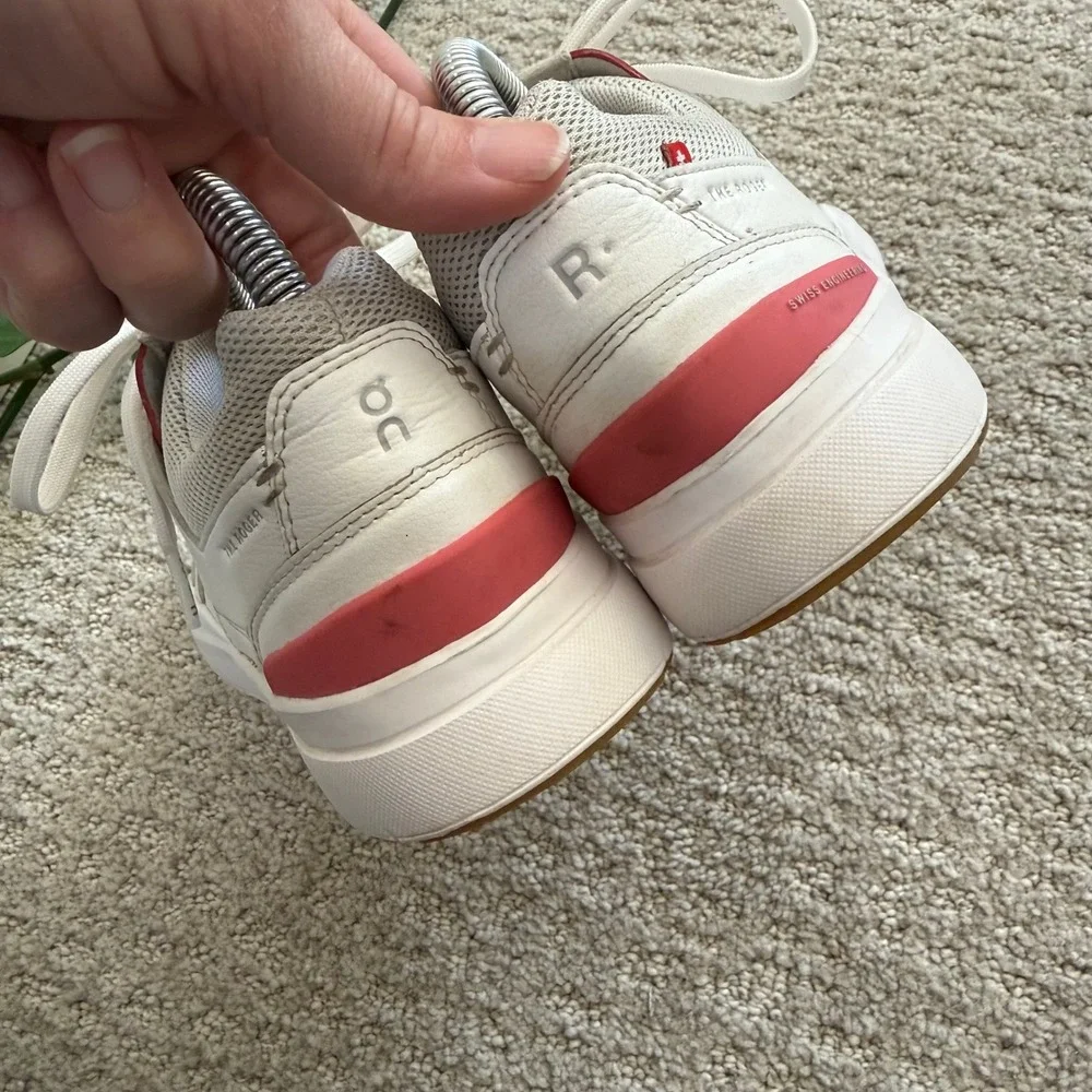 ON RUNNING THE‎ ROGER CLUBHOUSE SNEAKERS ROSEWOOD SAMPLE Women 7.5 LEATHER WHITE